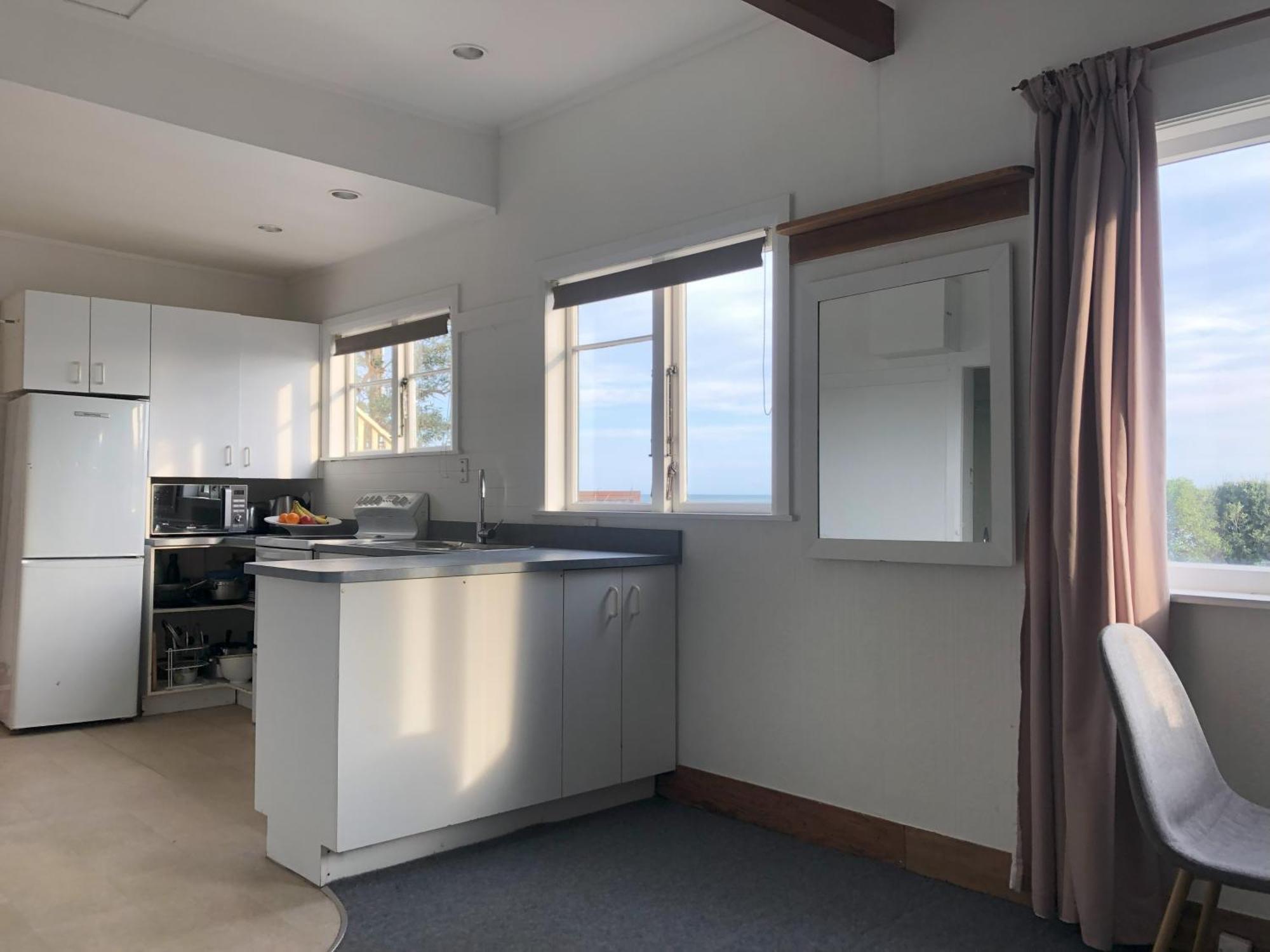 Seafront Haven In Island Bay With Deck, Outdoor Bath, And Parking Leilighet Wellington Eksteriør bilde